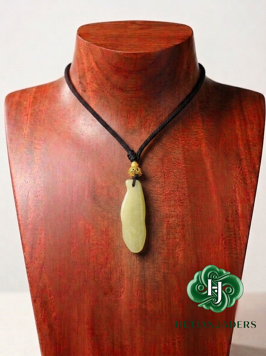 Authentic Hetian Ruoqiang Golden Emerald Yellow Jade Eagle Pendant / 和田玉若羌金翠黄口鹰形吊坠